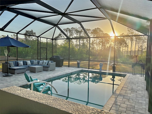 9016 Falcon Ct, Venice, FL 34293 - swimming pool featuring a patio area, area for grilling, outdoor lounge area, and a lanai