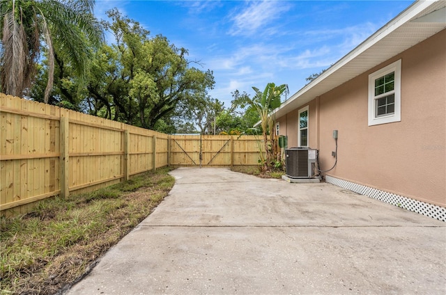 1104 E Ellicott St, Tampa, FL 33603 - photo 32