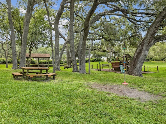 5110 Lake Valencia Blvd E, Palm Harbor, FL 34684 - view of green lawn