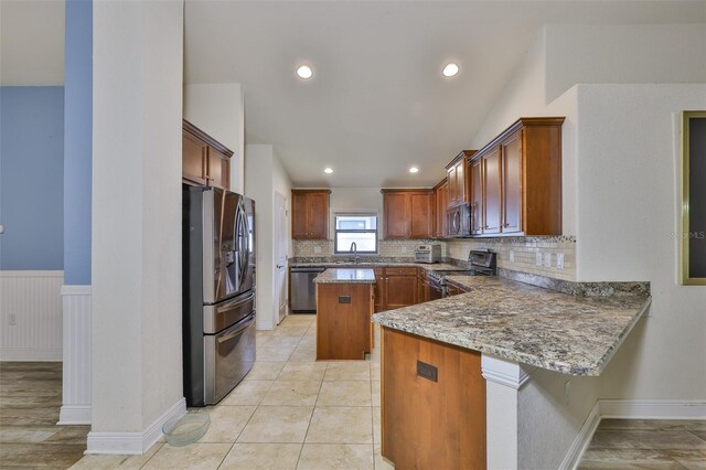 12218 Avondale Oak Pl, Riverview, FL 33578 - kitchen featuring stainless steel appliances, a peninsula, decorative backsplash, recessed lighting, and a center island