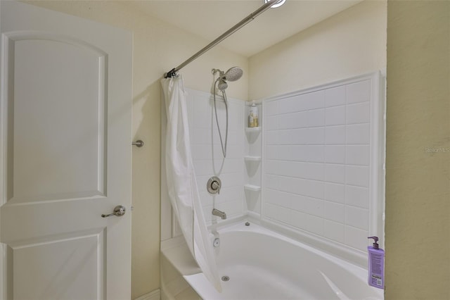 12218 Avondale Oak Pl, Riverview, FL 33578 - full bath with shower / tub combo with curtain