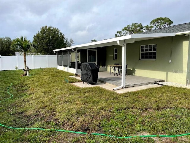 3856 Tarpon Rd, Venice, FL 34293 - rear view of house featuring a sunroom and stucco siding