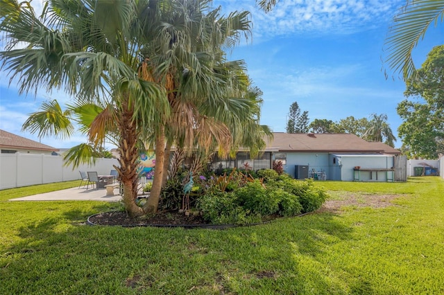 3302 69th St W, Bradenton, FL 34209 - view of yard with a patio