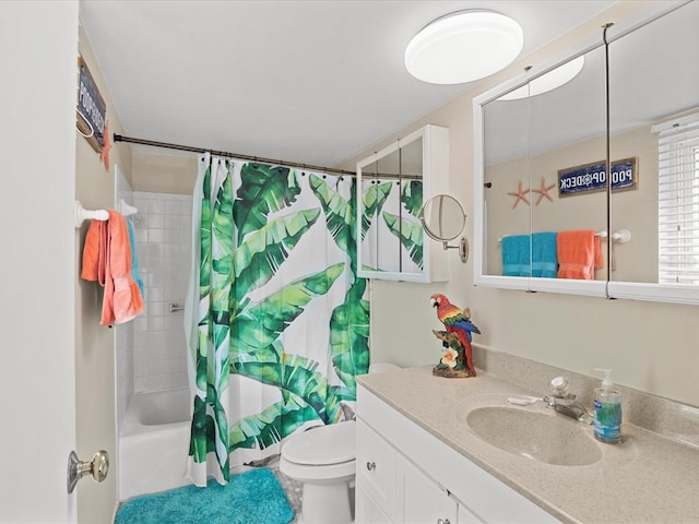 464 N Paula Dr Unit 106, Dunedin, FL 34698 - full bathroom featuring vanity and shower / tub combo with curtain