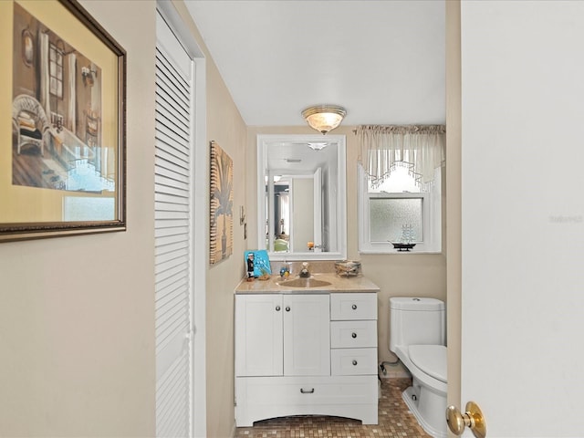464 N Paula Dr Unit 106, Dunedin, FL 34698 - bathroom with vanity and a closet