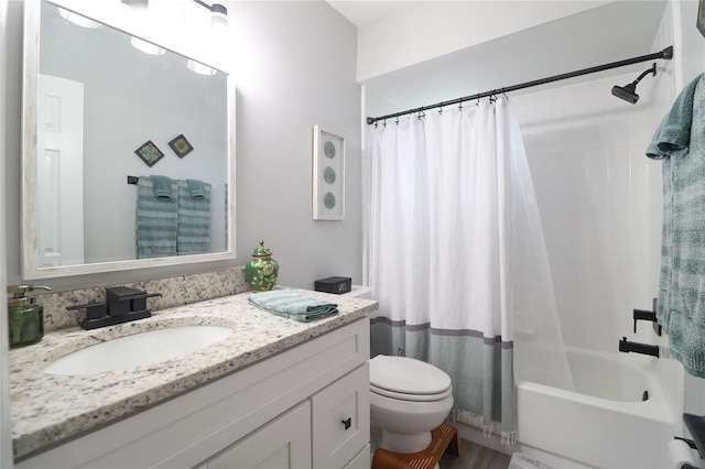 72 Pine Island Cir, Kissimmee, FL 34743 - bathroom with vanity, shower / bathtub combination with curtain, and wood finished floors