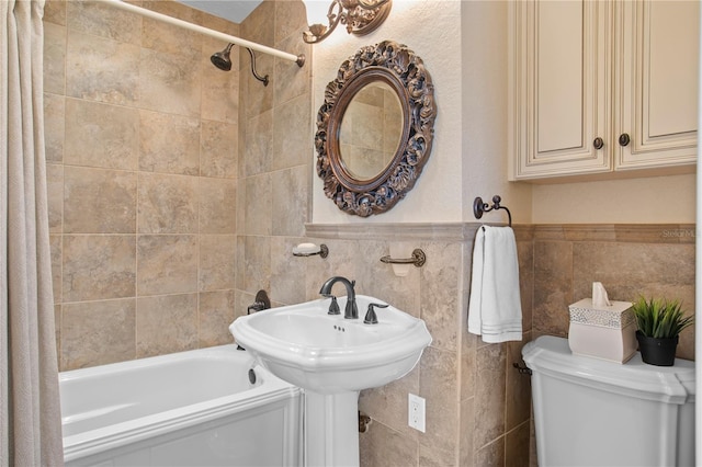131 N Tessier Dr, St Pete Beach, FL 33706 - full bath featuring shower / tub combo and tile walls