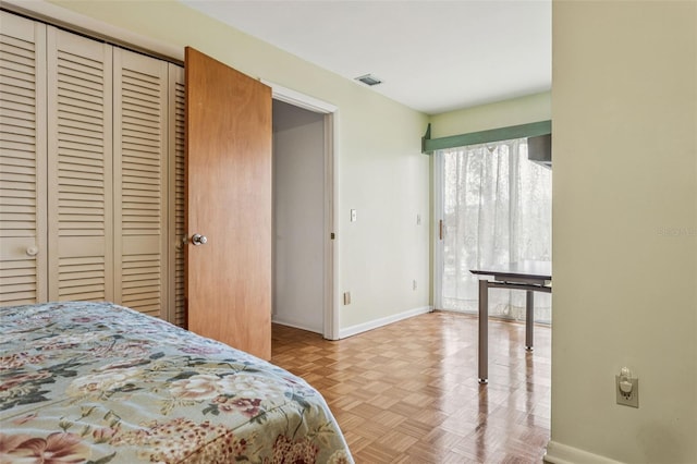 19410 N 41st Hwy, Lutz, FL 33548 - bedroom featuring baseboards and a closet