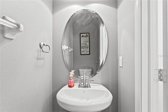 4715 Barnstead Dr, Riverview, FL 33578 - bathroom featuring a textured wall