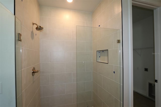 28792 Rambutan Dr, Wesley Chapel, FL 33543 - bathroom featuring a tile shower