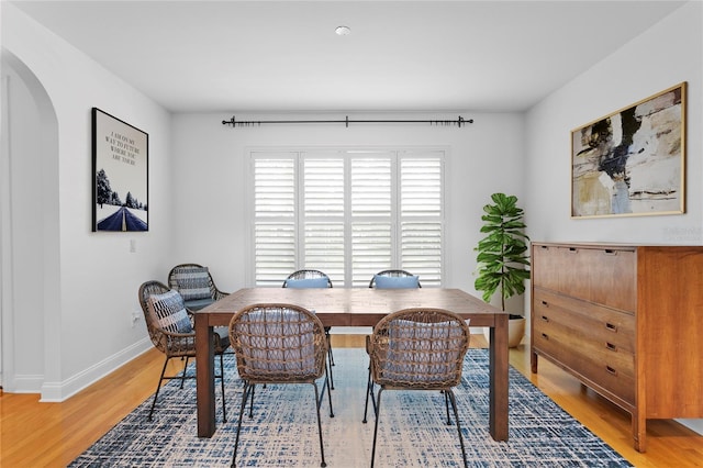 305 Sea Island Way, Tampa, FL 33602 - dining space with arched walkways and light wood-type flooring
