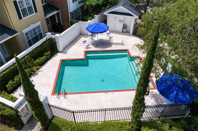 305 Sea Island Way, Tampa, FL 33602 - community pool with a patio