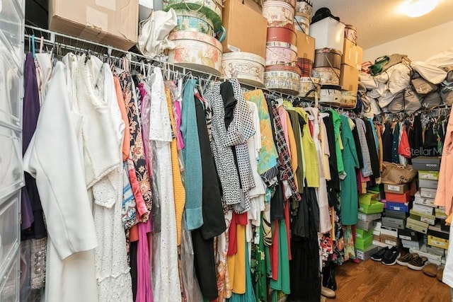 2639 Yukon Cliff Dr, Ruskin, FL 33570 - walk in closet featuring wood finished floors