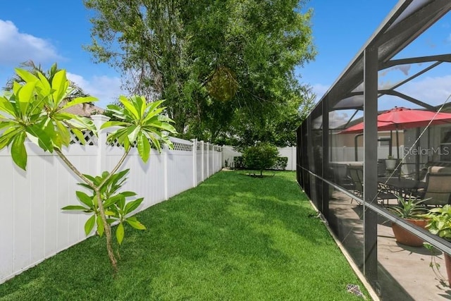 2639 Yukon Cliff Dr, Ruskin, FL 33570 - fenced backyard featuring a lanai