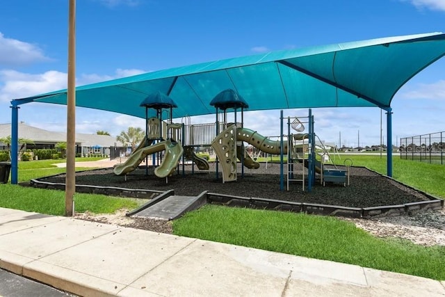 2639 Yukon Cliff Dr, Ruskin, FL 33570 - communal playground with a yard