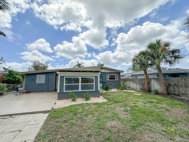 1431 Island Dr S, South Pasadena, FL 33707 - view of front facade featuring concrete driveway
