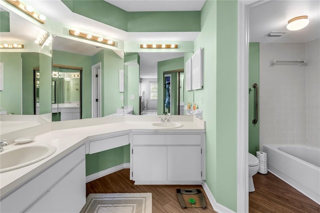 6916 Stones Throw Cir N Unit 9207, Saint Petersburg, FL 33710 - ensuite bathroom with wood finished floors, double vanity, and shower / washtub combination