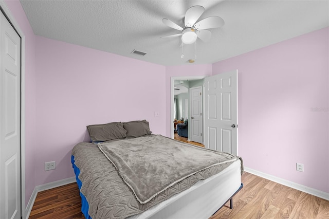 5112 Prairie View Way, Wesley Chapel, FL 33545 - bedroom featuring light wood-style floors, a ceiling fan, and a textured ceiling