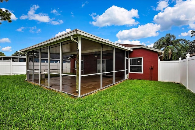 19635 Bellehurst Loop, Land O Lakes, FL 34638 - rear view of property with a sunroom, ceiling fan, and a fenced backyard