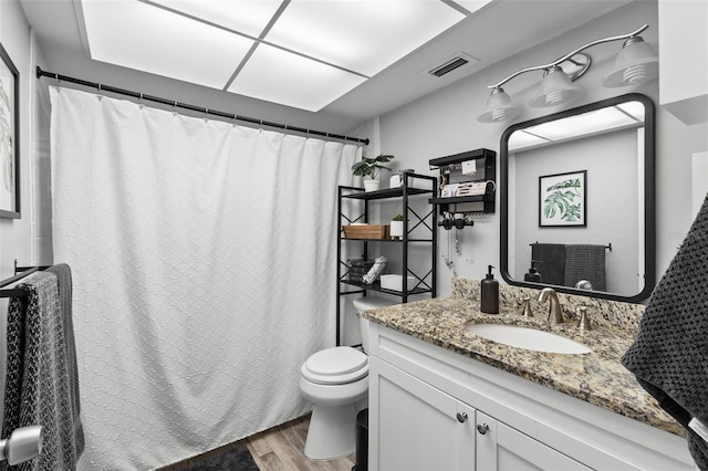 8004 Beaver Creek Loop, Hudson, FL 34667 - bathroom with wood finished floors, vanity, and a shower with shower curtain