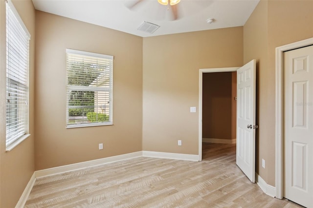 221 Sunset Crest Ct, Apollo Beach, FL 33572 - empty room featuring ceiling fan, light wood-style flooring, and a smoke detector