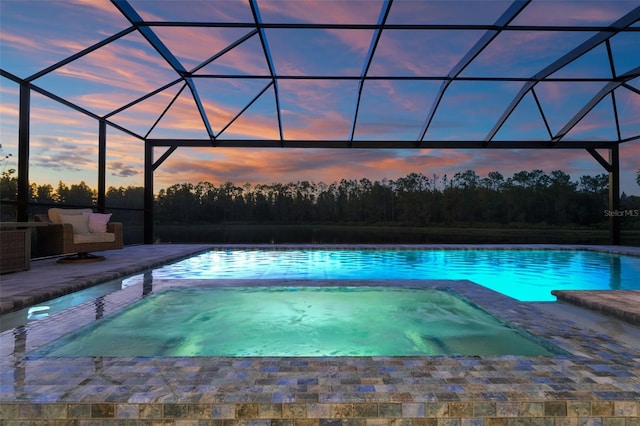 7819 Notched Pine Bnd, Wesley Chapel, FL 33545 - view of pool with a pool with connected hot tub, a lanai, and a patio
