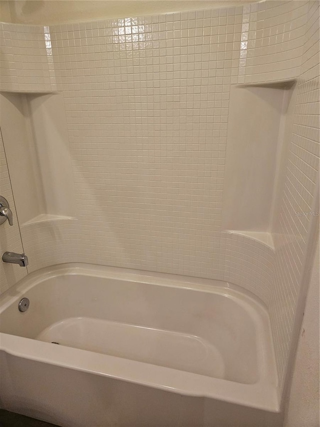 10124 Mangrove Well Rd, Ruskin, FL 33573 - view of full bath