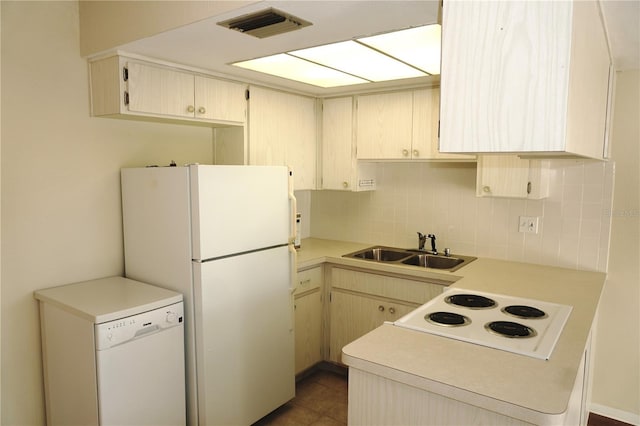 4329 Tahitian Gardens Cir Unit B, Holiday, FL 34691 - kitchen featuring white appliances, tasteful backsplash, a peninsula, and light countertops