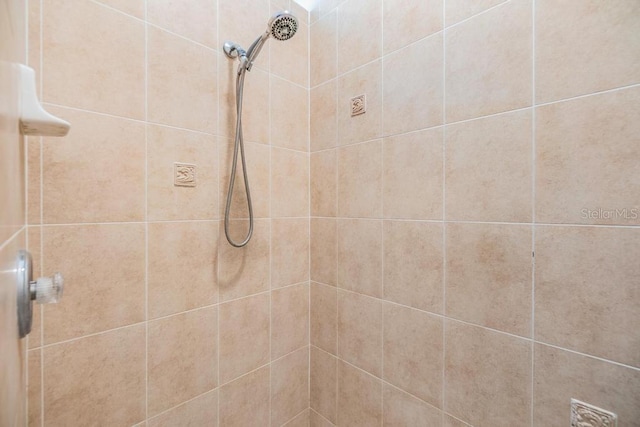 1140 S Pointe Alexis Dr, Tarpon Springs, FL 34689 - full bathroom featuring a tile shower