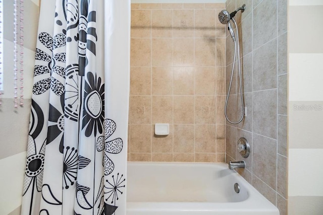 1140 S Pointe Alexis Dr, Tarpon Springs, FL 34689 - bathroom featuring shower / tub combo with curtain