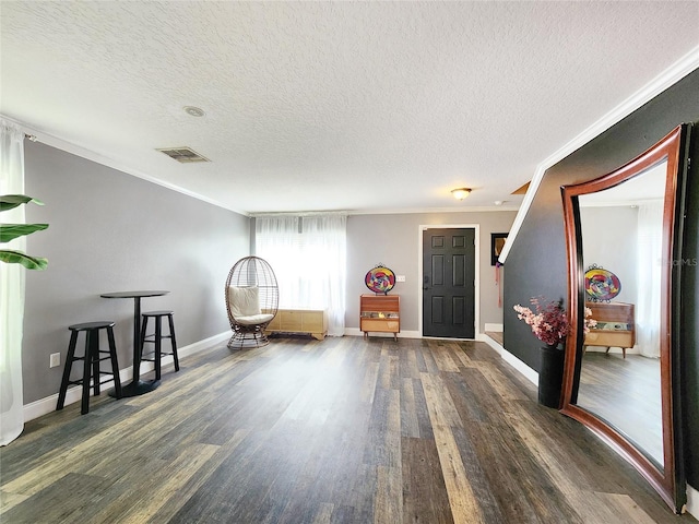 3112 Kearns Rd, Mulberry, FL 33860 - foyer with wood finished floors, ornamental molding, and a textured ceiling