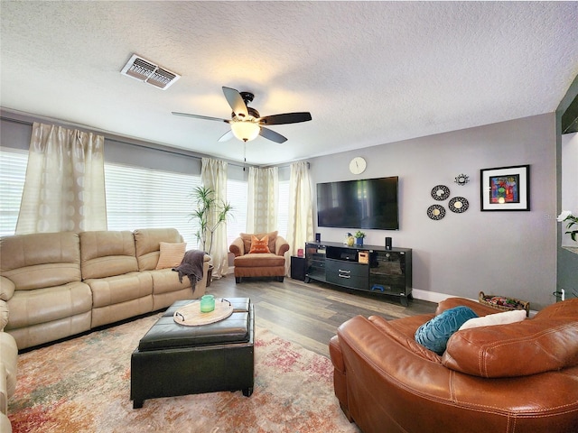 3112 Kearns Rd, Mulberry, FL 33860 - living room featuring a ceiling fan, wood finished floors, and a textured ceiling