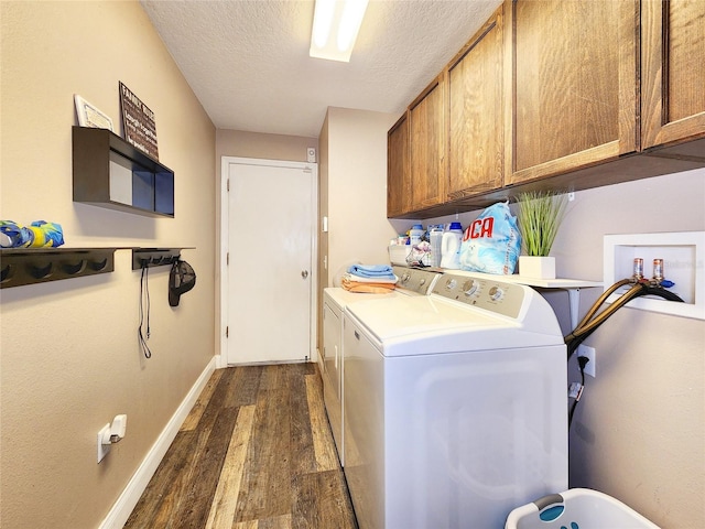 3112 Kearns Rd, Mulberry, FL 33860 - laundry room featuring cabinet space, independent washer and dryer, dark wood-style flooring, and a textured ceiling