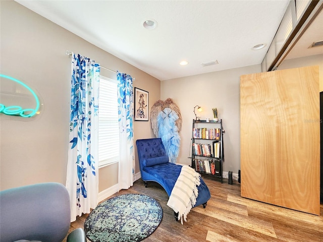 3112 Kearns Rd, Mulberry, FL 33860 - sitting room with wood finished floors and recessed lighting