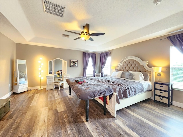 3112 Kearns Rd, Mulberry, FL 33860 - bedroom featuring a raised ceiling, wood finished floors, a textured ceiling, and a ceiling fan
