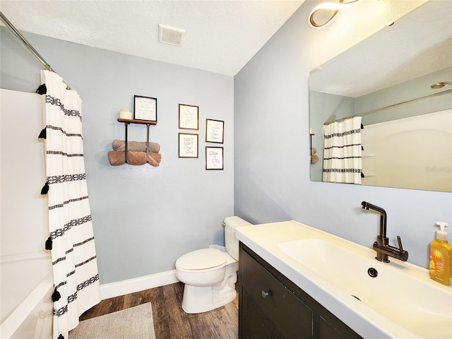 3112 Kearns Rd, Mulberry, FL 33860 - bathroom with wood finished floors, vanity, and shower / bath combination with curtain