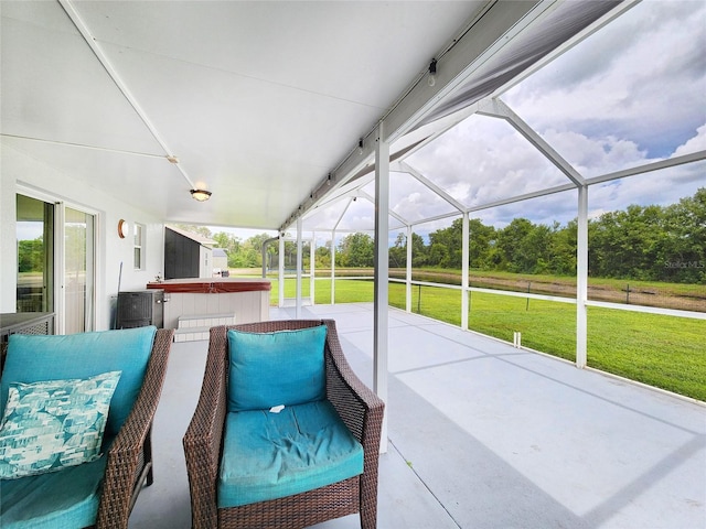 3112 Kearns Rd, Mulberry, FL 33860 - sunroom featuring a hot tub