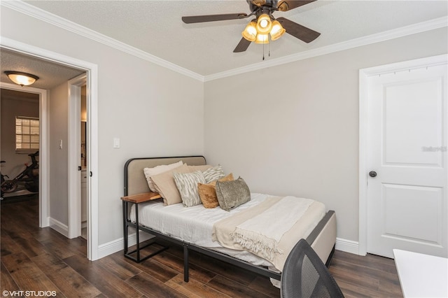 2207 S Carolina Ave Unit 10, Tampa, FL 33629 - bedroom with crown molding, dark wood-style floors, and ceiling fan