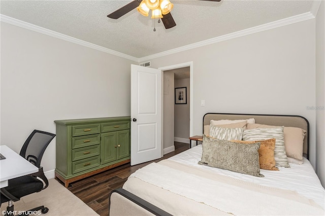 2207 S Carolina Ave Unit 10, Tampa, FL 33629 - bedroom with dark wood-style flooring, ornamental molding, a textured ceiling, and ceiling fan
