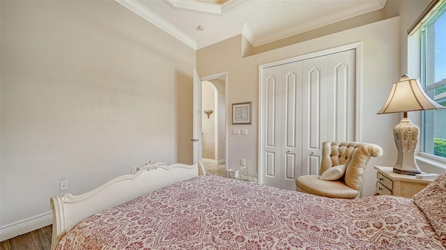 15110 Sundial Pl, Lakewood Ranch, FL 34202 - bedroom featuring ornamental molding, a closet, and wood finished floors