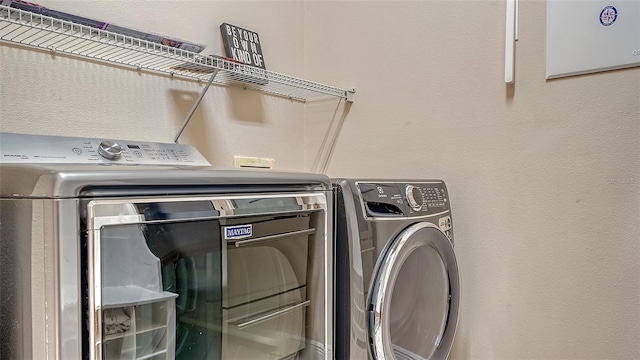 15110 Sundial Pl, Lakewood Ranch, FL 34202 - washroom featuring washer and clothes dryer and a textured wall