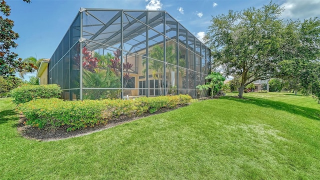 15110 Sundial Pl, Lakewood Ranch, FL 34202 - back of property with a lawn and glass enclosure