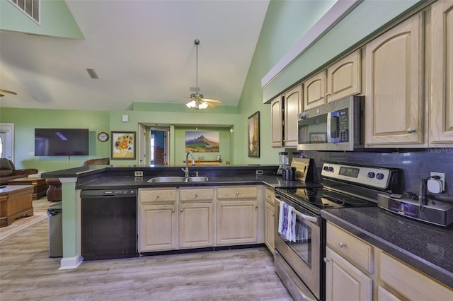 1126 Golfview Woods Dr Unit 1126, Sun City Center, FL 33573 - photo 32