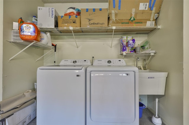 2510 Locksley St Unit 2510, Sun City Center, FL 33573 - laundry area with washing machine and clothes dryer and baseboards