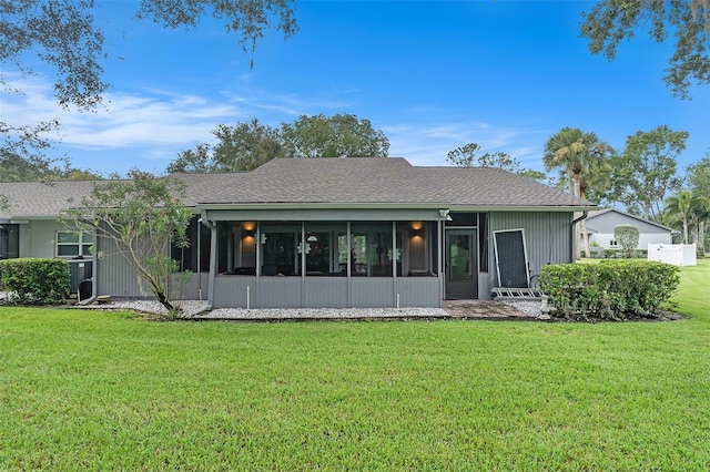 20 Iris Pl, Oldsmar, FL 34677 - back of property with a sunroom and a lawn