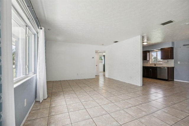 992 20th St SW, Largo, FL 33770 - unfurnished room featuring light tile patterned floors and a sink