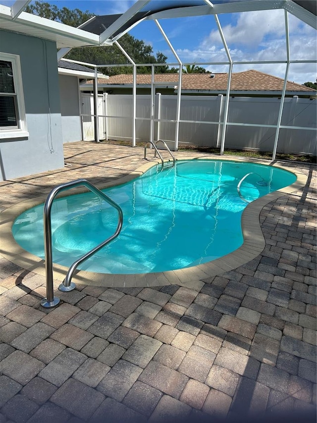 3260 Parkway Pl, Palm Harbor, FL 34684 - view of swimming pool featuring a lanai and a patio area