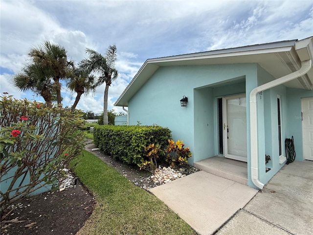 2722 Sherbrooke Ln Unit D, Palm Harbor, FL 34684 - doorway to property with stucco siding