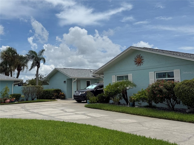 2722 Sherbrooke Ln Unit D, Palm Harbor, FL 34684 - ranch-style home featuring driveway and stucco siding
