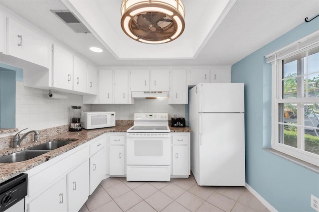 845 Maple Ct Unit 103, Dunedin, FL 34698 - kitchen with white appliances, under cabinet range hood, healthy amount of natural light, and backsplash